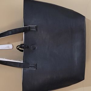 NWOT Women light weight  shoulders  handbag